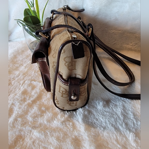 Dooney & Bourke Y2K canvas Leather DB Logo Monogram Shoulder Bag Purse Push Lock - Picture 3 of 7